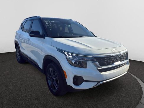 Used 2023 Kia Seltos S w/ Navigation Package image 3