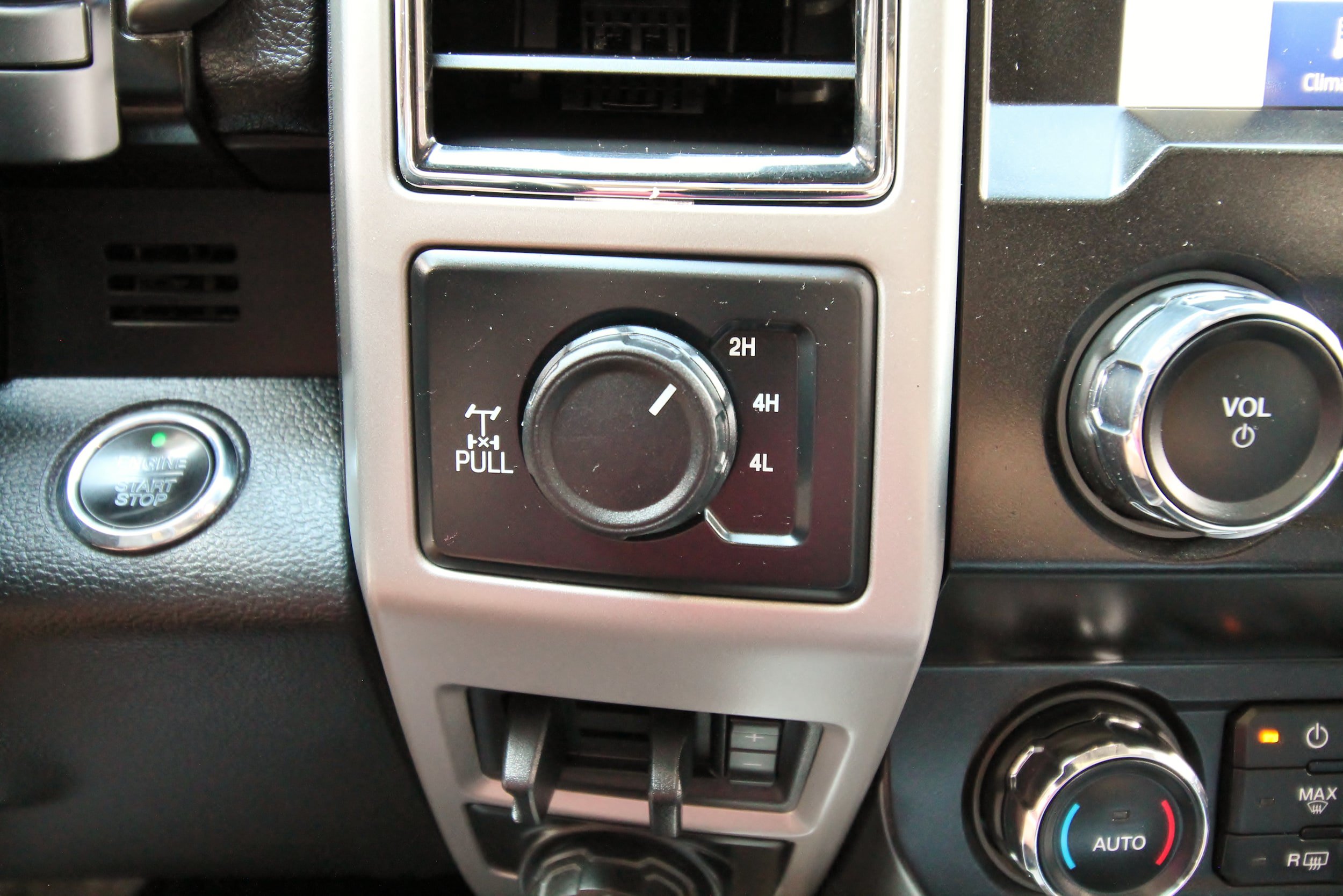 Used 2021 Ford F350 Lariat w/ Lariat Ultimate Package AWD/4WD image 33