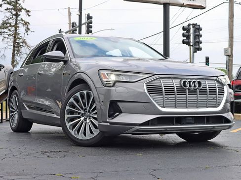 Used 2019 Audi e-tron Prestige w/ Prestige Package image 9
