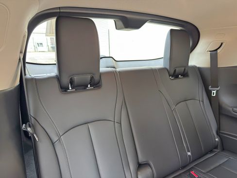 Used 2025 INFINITI QX60 Luxe w/ Vision Package AWD/4WD image 42
