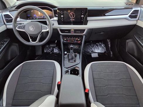 New 2026 Volkswagen Taos SE image 14
