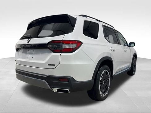 New 2026 Honda Pilot Touring image 5