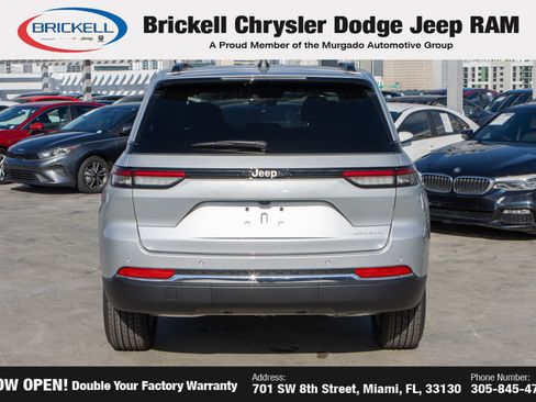 New 2025 Jeep Grand Cherokee Laredo image 6