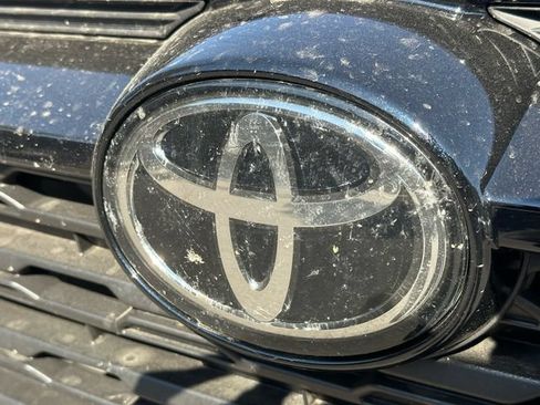 Used 2025 Toyota RAV4 XLE AWD/4WD image 9