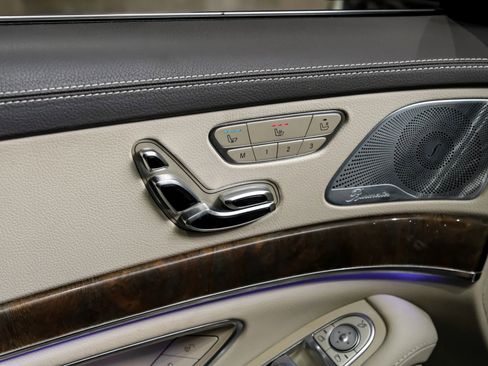 Used 2015 Mercedes-Benz S 550 Sedan image 44