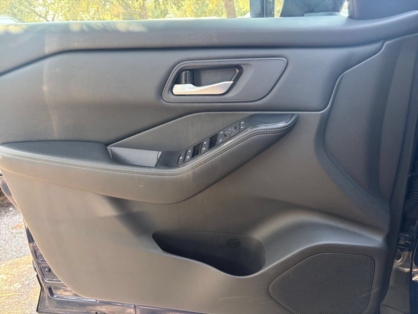 Used 2025 Nissan Rogue SV FWD image 18