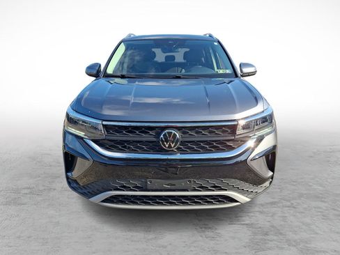 Used 2024 Volkswagen Taos SE w/ Panoramic Sunroof Package AWD/4WD image 8