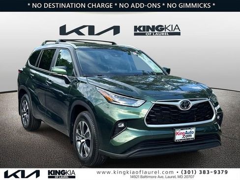 Used 2023 Toyota Highlander XLE AWD/4WD image 1