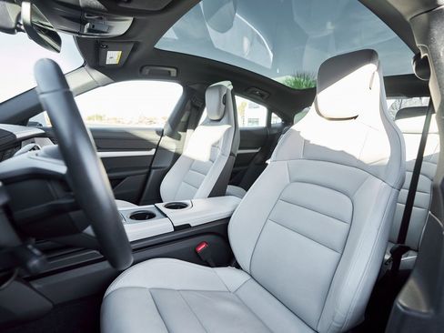 Used 2023 Porsche Taycan 4S w/ Premium Package image 43