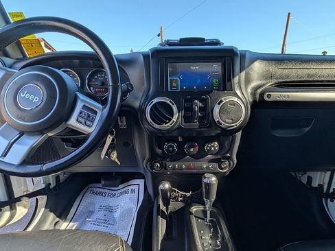 Used 2015 Jeep Wrangler Unlimited Rubicon image 19