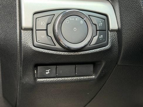 Used 2017 Ford Explorer XLT w/ Equipment Group 201A AWD/4WD image 29