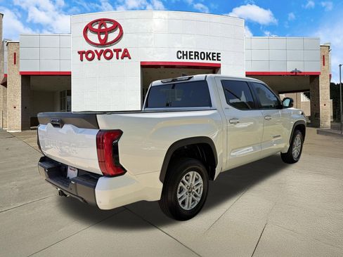 Used 2025 Toyota Tundra SR5 w/ SR5 Premium Package AWD/4WD image 5