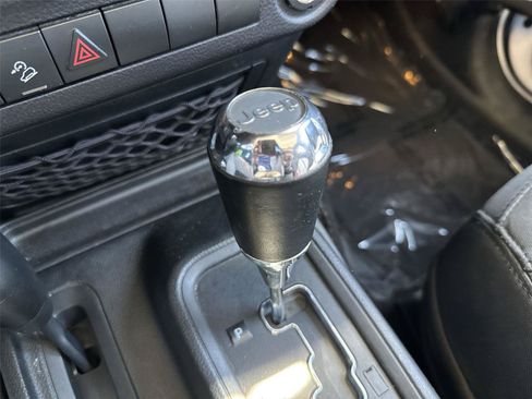 Used 2018 Jeep Wrangler Unlimited Sport S AWD/4WD image 17
