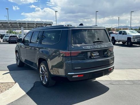 Used 2023 Jeep Wagoneer L Series III w/ Premium Group I AWD/4WD image 4