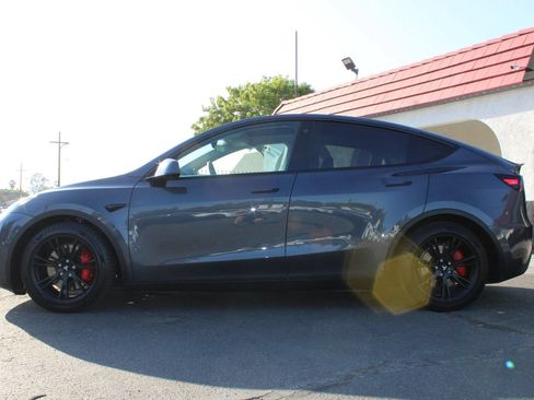 Used 2022 Tesla Model Y Performance AWD/4WD image 38