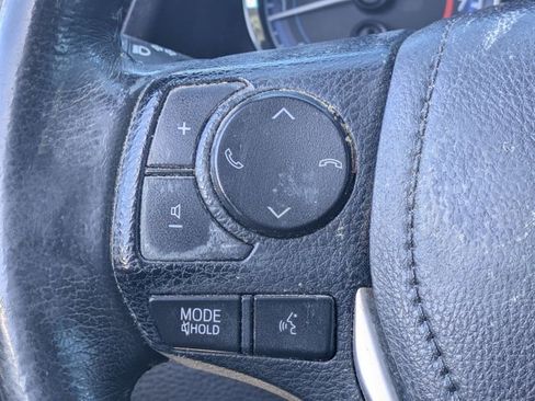 Used 2018 Toyota Corolla SE image 18