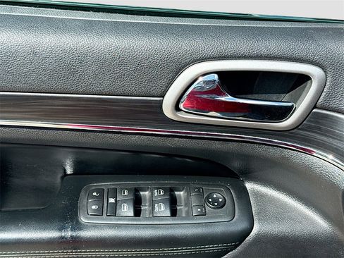 Used 2020 Jeep Grand Cherokee Limited image 18