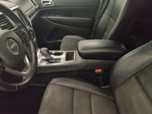 Used 2018 Jeep Grand Cherokee Laredo RWD image 17