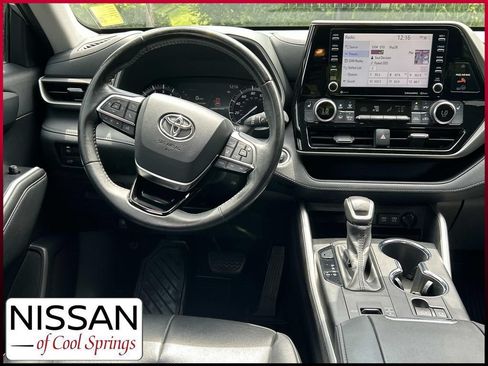 Used 2021 Toyota Highlander XLE FWD image 26