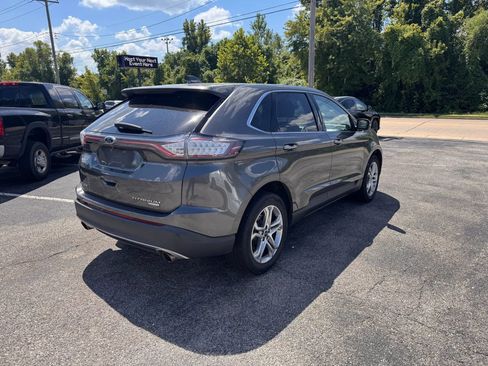 Used 2017 Ford Edge Titanium w/ Technology Package FWD image 5