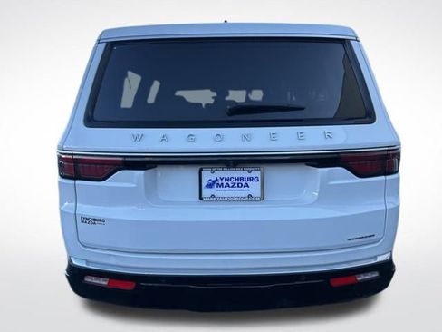 Used 2024 Jeep Wagoneer L Series II w/ Flexible Seating Group image 6