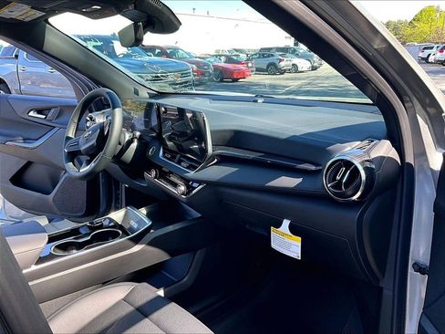 New 2026 Chevrolet Equinox LT AWD/4WD image 10