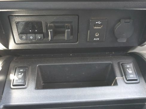 Used 2017 Nissan Titan SV RWD image 32