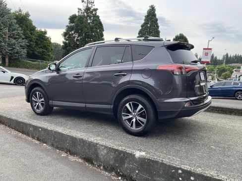 Used 2016 Toyota RAV4 XLE AWD/4WD image 5