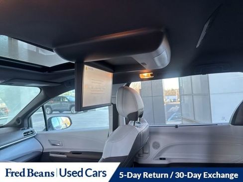 Used 2024 Toyota Sienna XSE w/ XSE Plus Package image 17