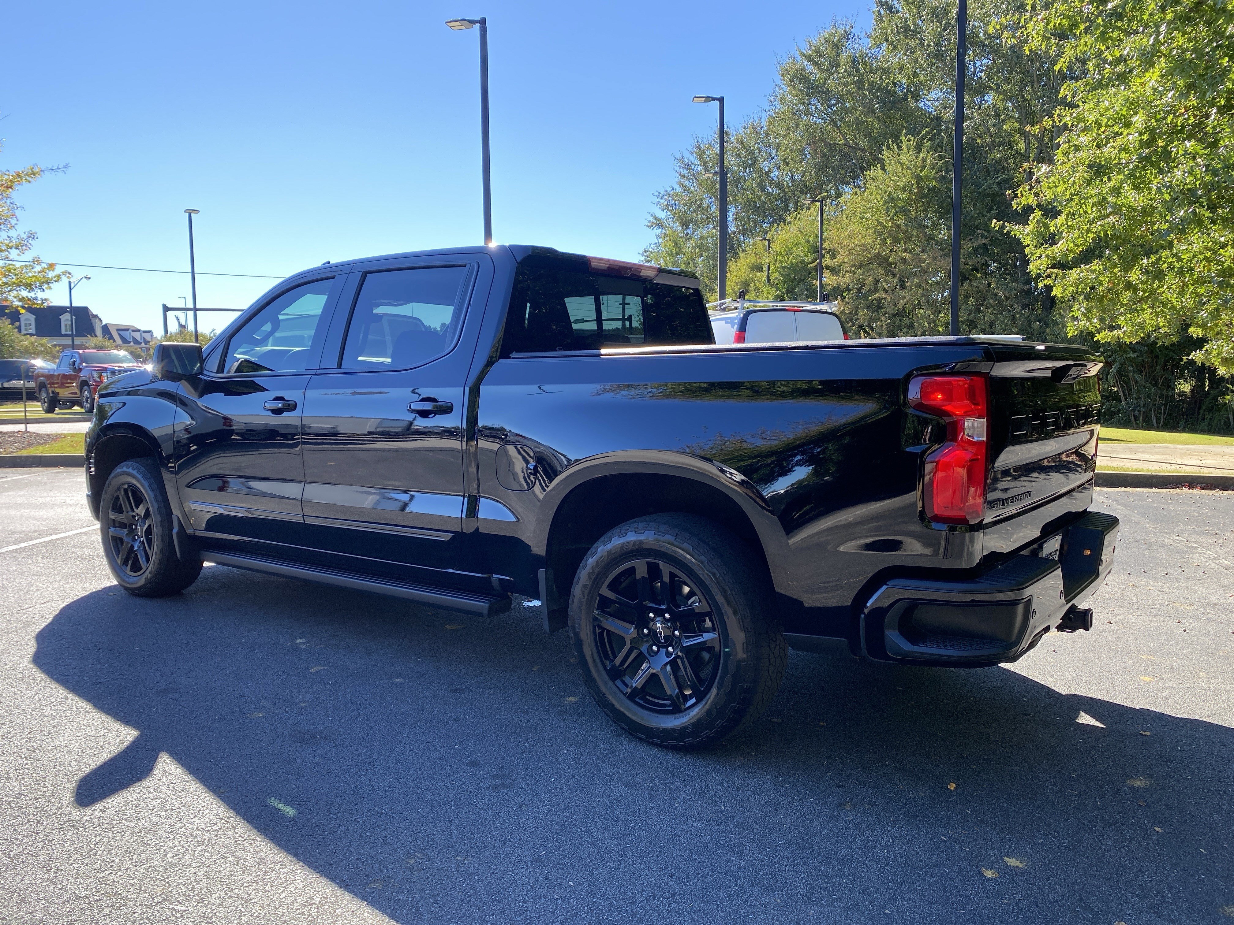 Used 2025 Chevrolet Silverado 1500 High Country w/ Midnight Edition AWD/4WD image 7