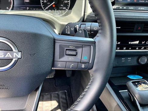 Used 2025 Nissan Rogue SV FWD image 18
