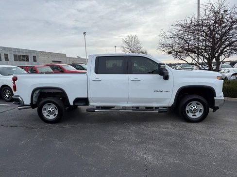 Used 2024 Chevrolet Silverado 2500 LT AWD/4WD image 2