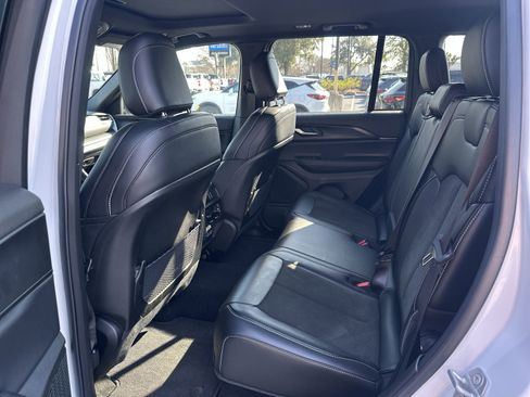 Used 2025 Jeep Grand Cherokee Altitude w/ Trailer Tow Package image 31