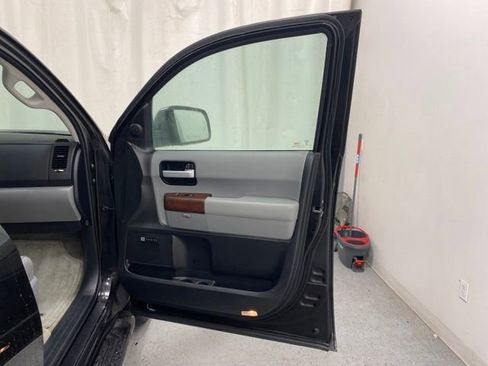 Used 2011 Toyota Sequoia Platinum image 33