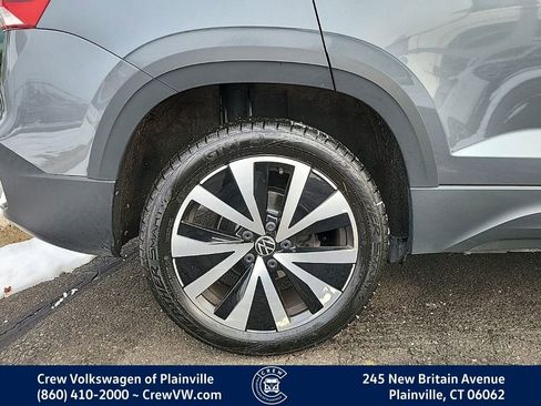 Certified 2022 Volkswagen Taos SE image 19