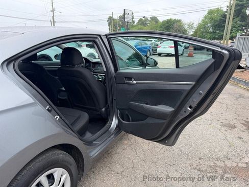 Used 2019 Hyundai Elantra SE w/ Cargo Package FWD image 14