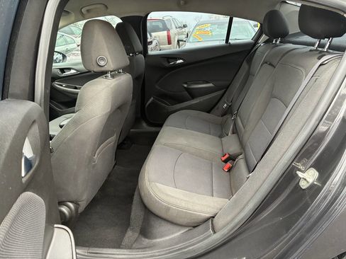 Used 2017 Chevrolet Cruze LT image 4