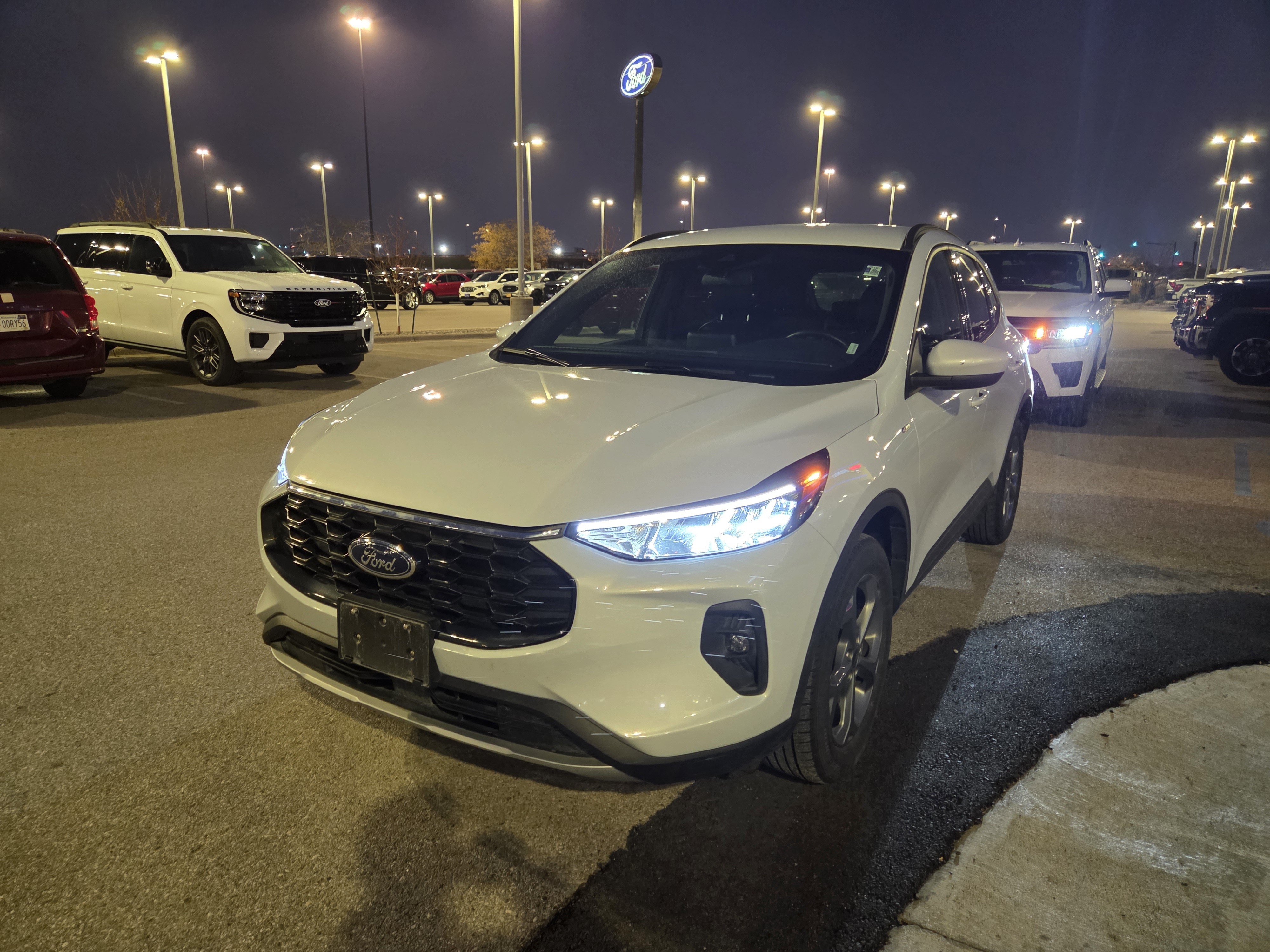 Certified 2025 Ford Escape ST-Line Select AWD/4WD image 3