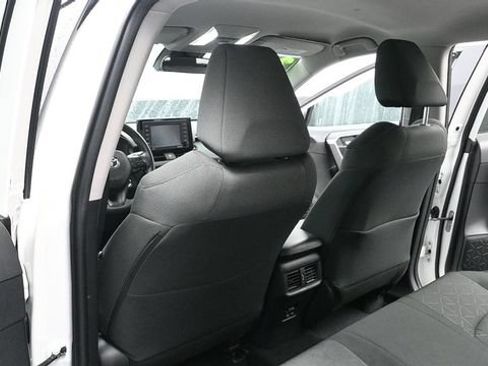 Used 2022 Toyota RAV4 XLE AWD/4WD image 22