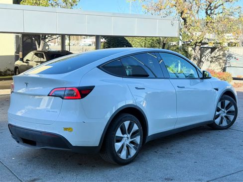 Used 2021 Tesla Model Y Long Range image 5