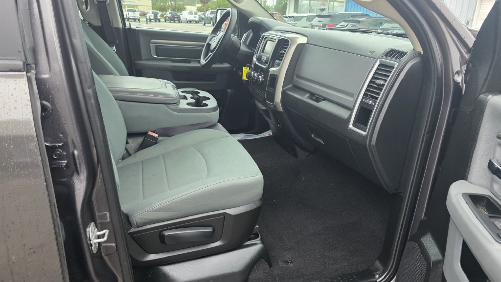 Used 2015 RAM 1500 Classic SLT RWD image 6