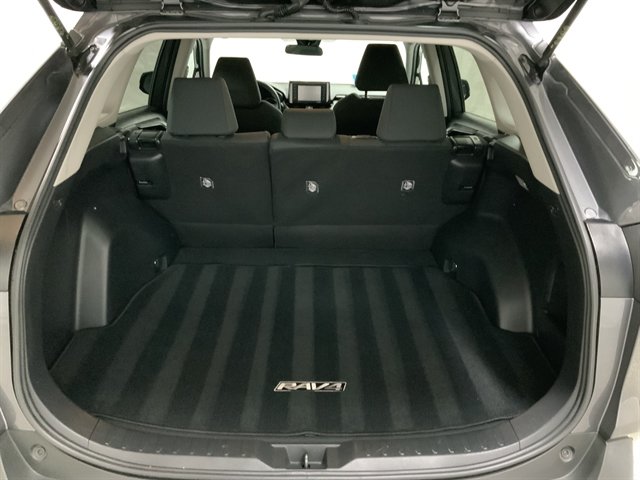 Used 2021 Toyota RAV4 LE AWD/4WD image 8