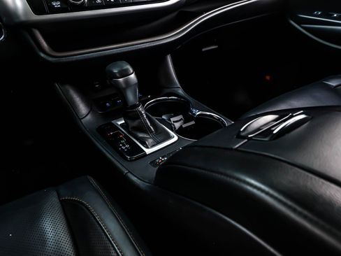 Used 2019 Toyota Highlander Limited image 5