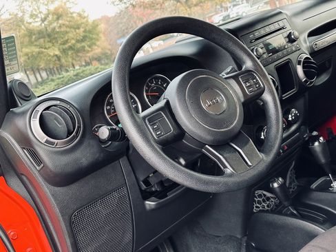 Used 2013 Jeep Wrangler Unlimited Sport image 4