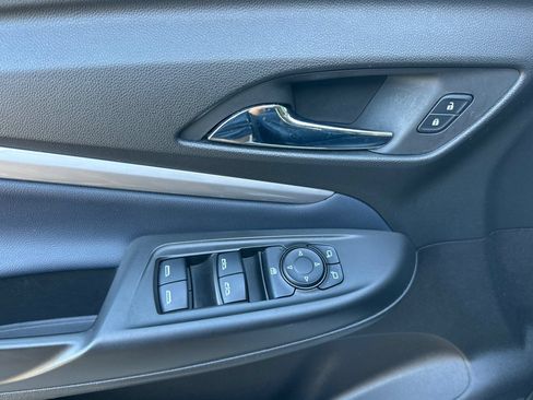 Used 2022 Chevrolet Bolt EUV LT w/ Convenience Package FWD image 11