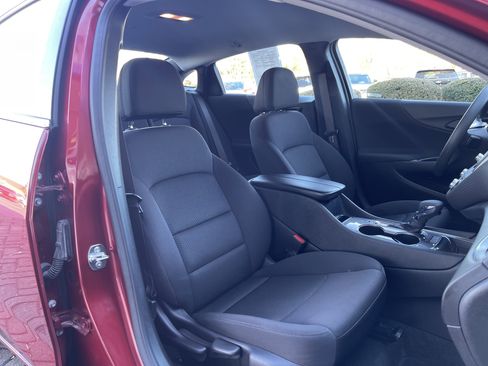 Used 2025 Chevrolet Malibu LT image 34