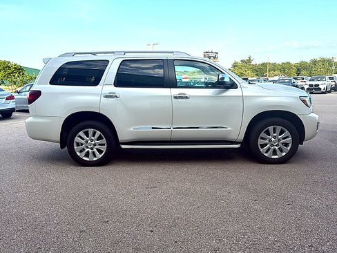 Used 2020 Toyota Sequoia Platinum RWD image 5