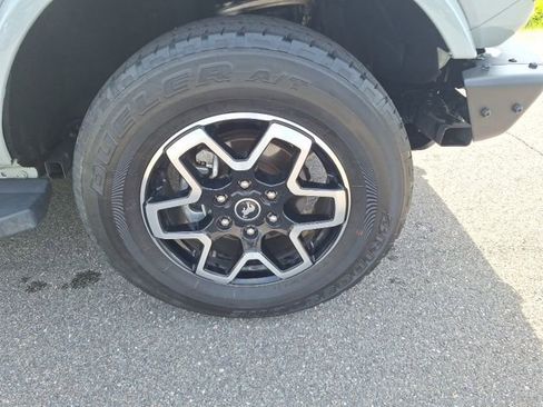 Used 2022 Ford Bronco Outer Banks AWD/4WD image 10