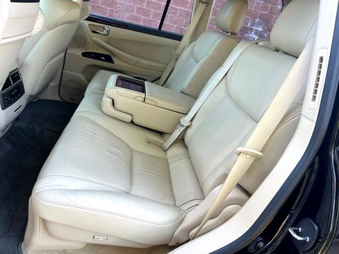 Used 2013 Lexus LX 570 4WD image 17