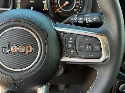 Used 2025 Jeep Wrangler Unlimited Sahara AWD/4WD image 16